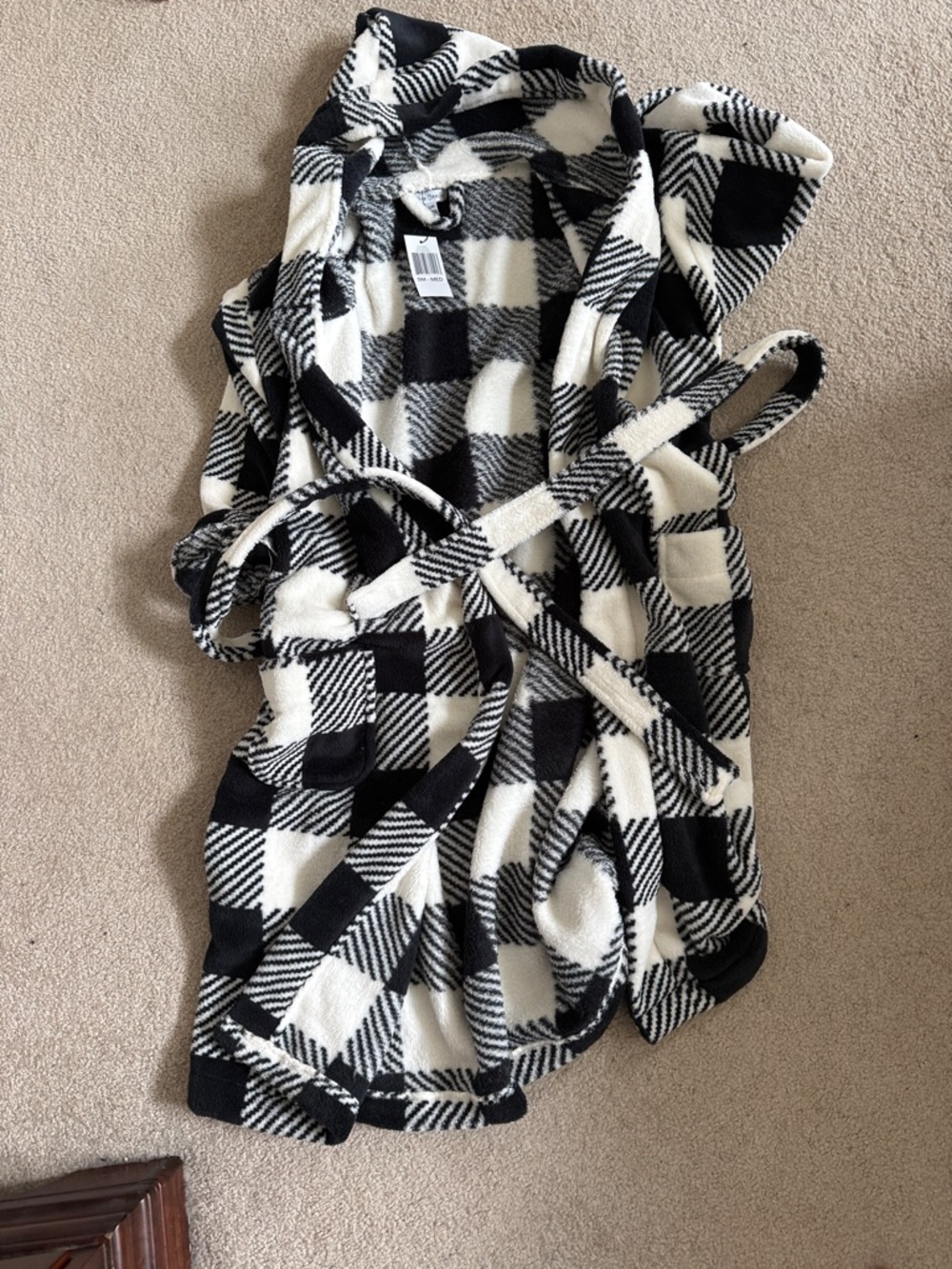 Vera Bradley Black and White Buffalo Plaid Fleece Robe with hood